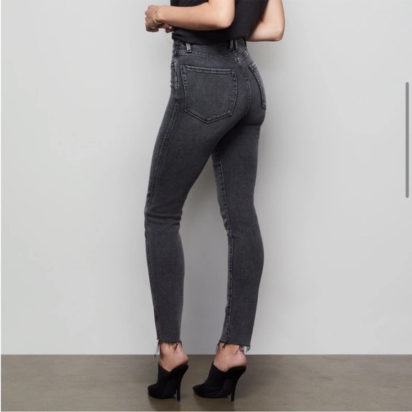 Good American Good Curve Skinny Jeans Raw
Edge Cropped Washed Black Distressed - Picture 2 of 10